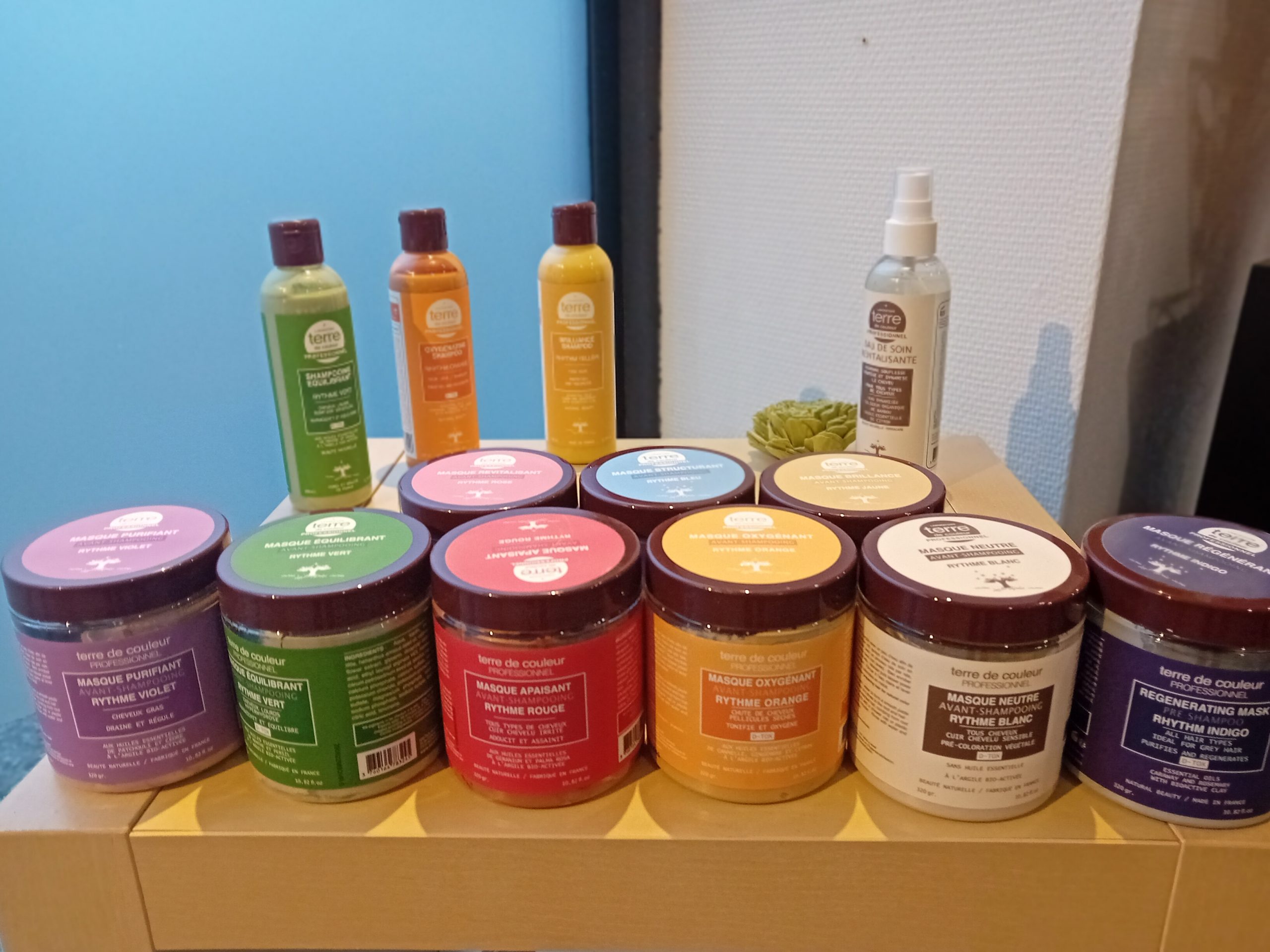Gamme de produits de la marque Terre de couleur disponible au Salon de coiffure Nouvel'Hair à Saint Symphorien sur Coise